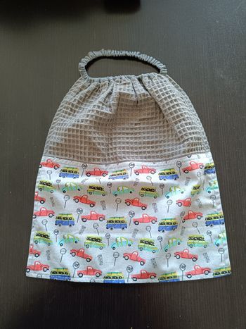 Bavoir 29 x 33  cm véhicules  maternelle crèche nounou - avec élastique - réversible - neuf