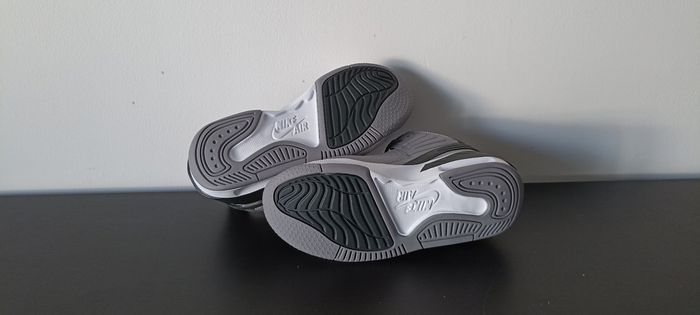 Jordan Max Aura 5 – Taille 38 – Couleur Gris Ciment – Neuves - photo numéro 4