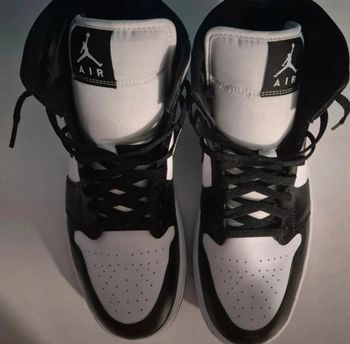 Nike Jordan 1 noir et blanc taille 44.5