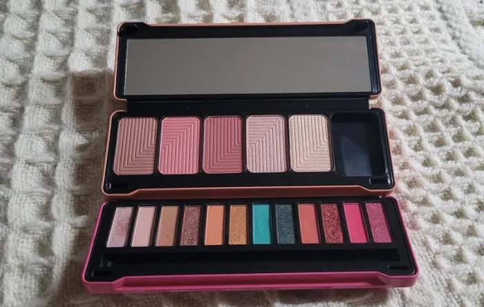Lot 2 palettes