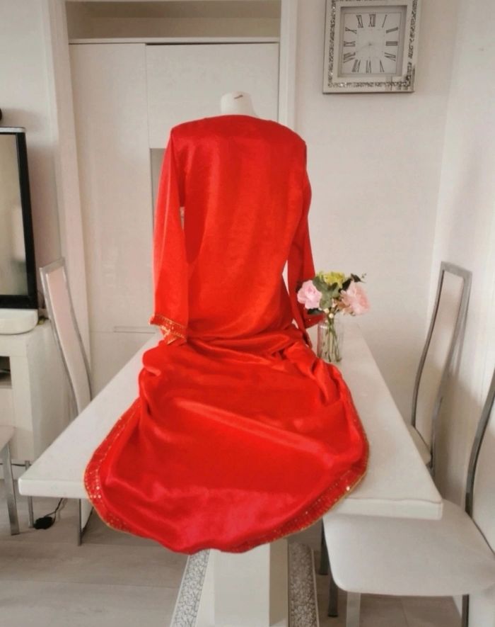 ❤️🤍Magnifique Robe Oriental 3 Pièces Fleurs Relief ❤️🤍 - photo numéro 2