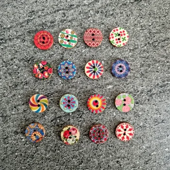 Lot de 16 boutons en bois vintage