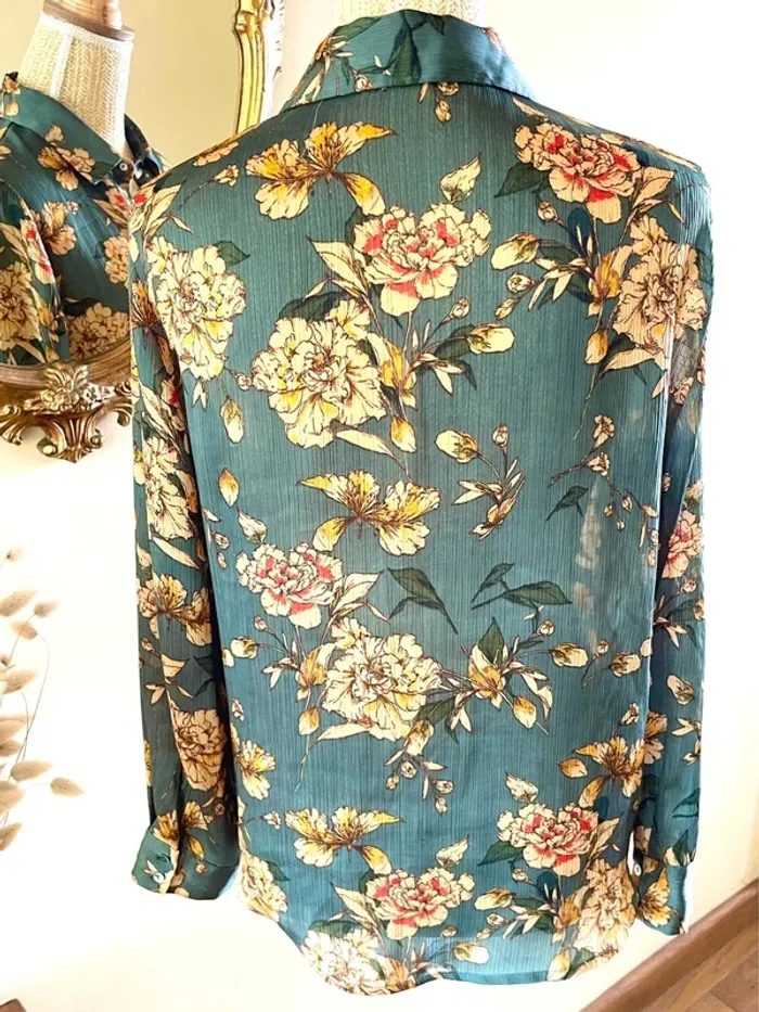 Sublime blouse chemise manche longue à boutonnage fluide motif floral Zara - photo numéro 14