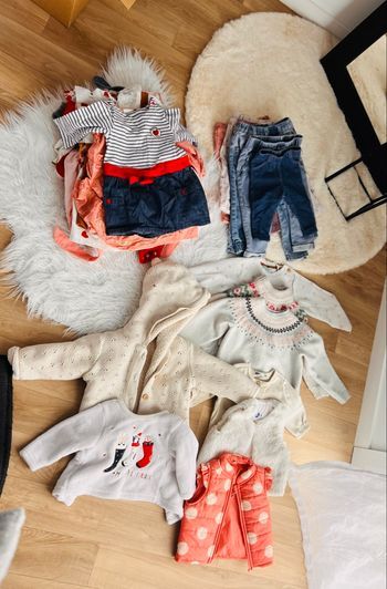 Lit de vêtements bébé fille 