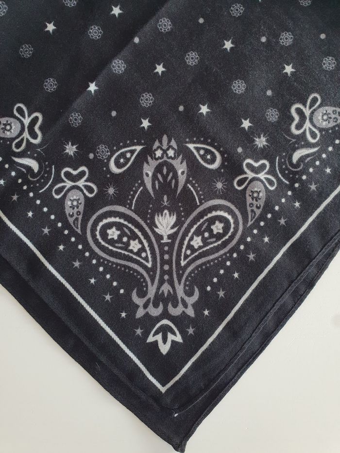 Foulard carré Bandana noir - photo numéro 4