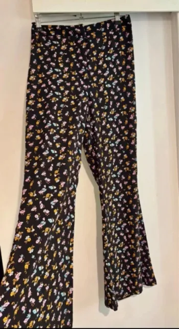 💖 Pantalon évasé fleuri Pimkie T.38