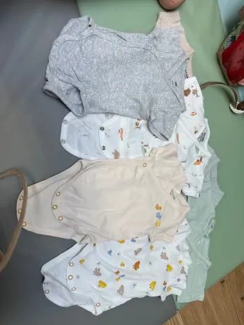 lot de 7 bodys 1 mois