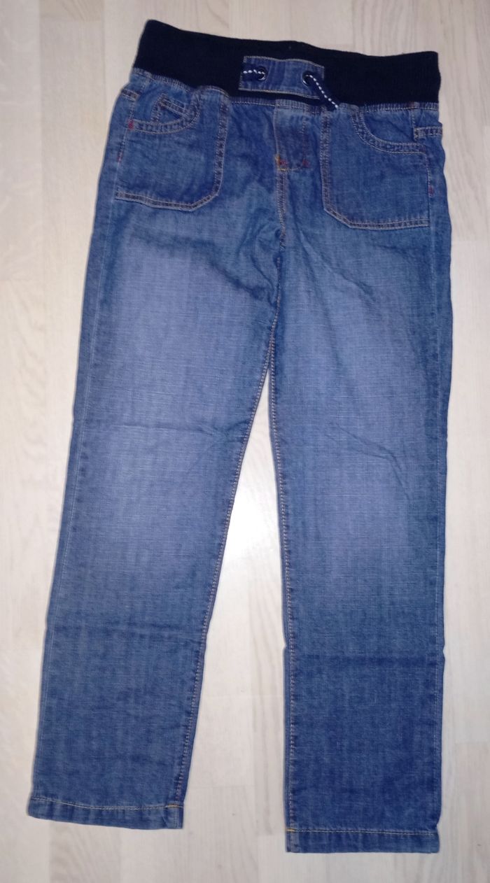 Jeans denim bleu légèrement délavé Tex 
T. 9-10 ans