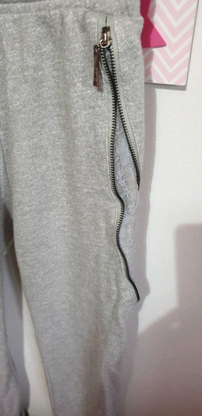 Pantalon confortable détail dentelle sur les côtés - photo numéro 2