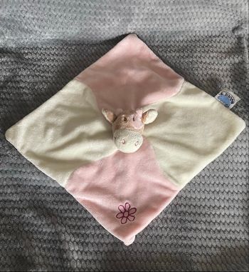 Doudou plat vache Lola beige rose fleur Noukie's