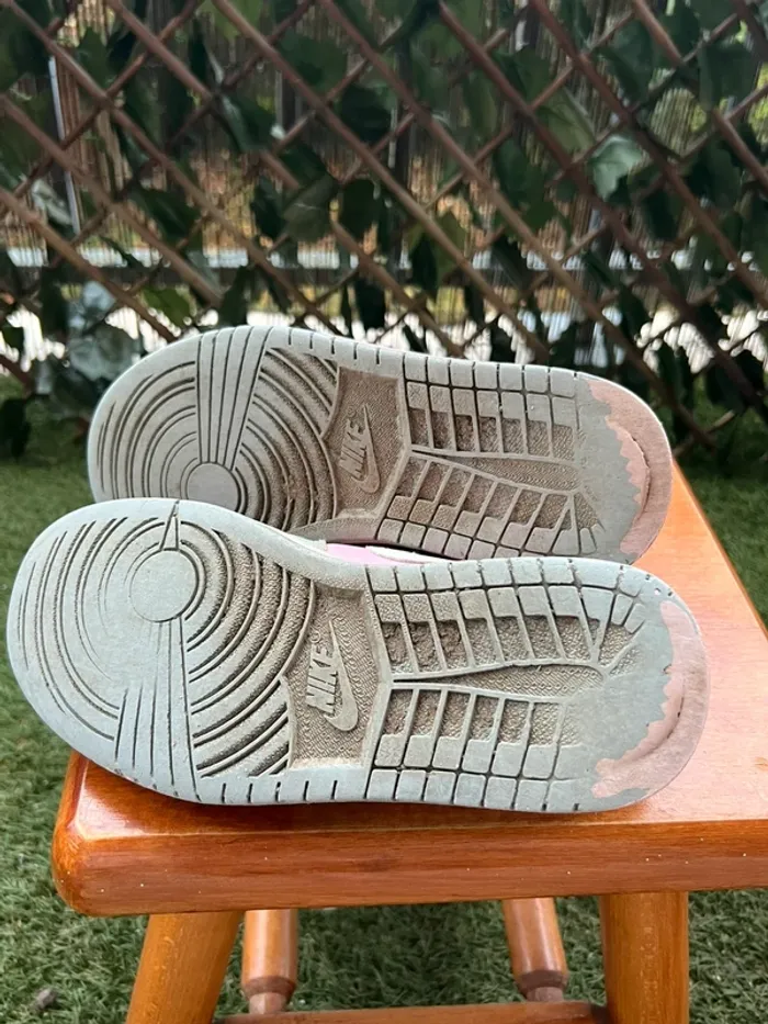 Chaussures Nike femme Taille 37.5 - photo numéro 5