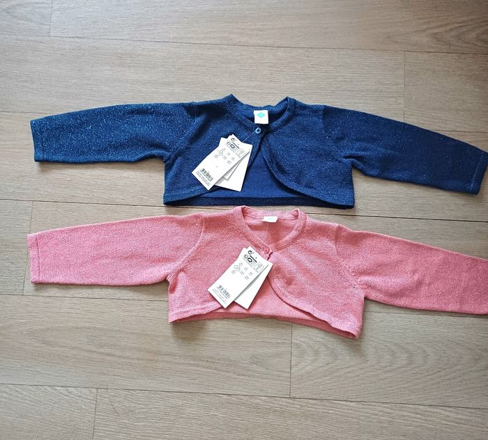 Lot de 2 gilets neuf 12 mois - photo numéro 3
