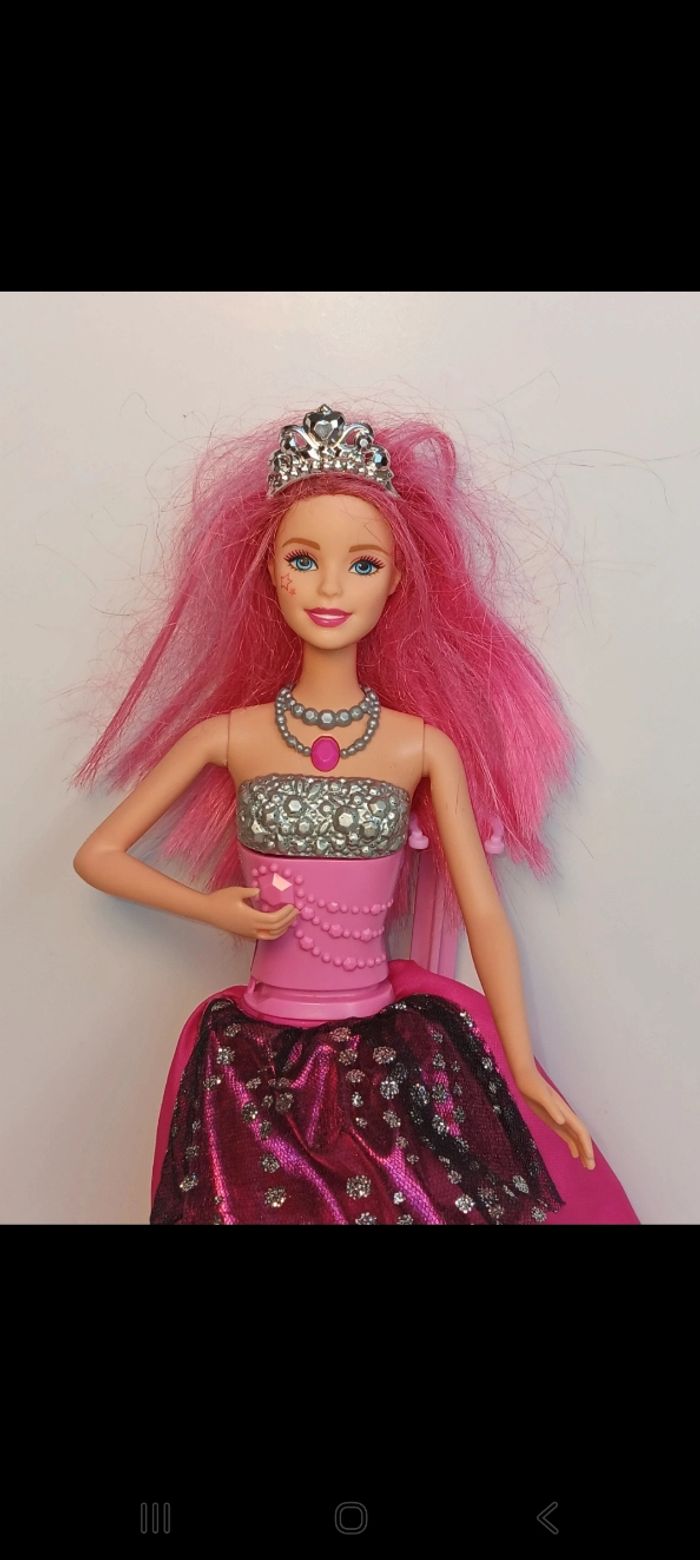 Poupée mattel barbie Rock N' Royals rose  fonctionne a piles 
Barbie chante fonctionne - photo numéro 2
