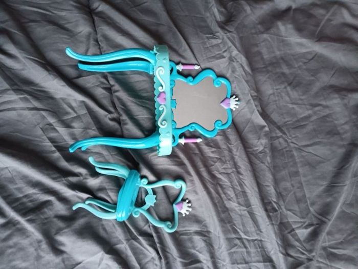 Coiffeuse poupée bleu très bon état