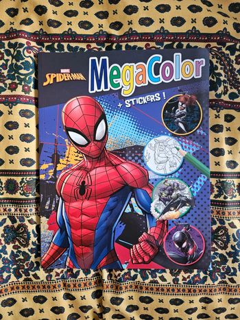 Cahier de coloriage +stickers spiderman marvel disney
