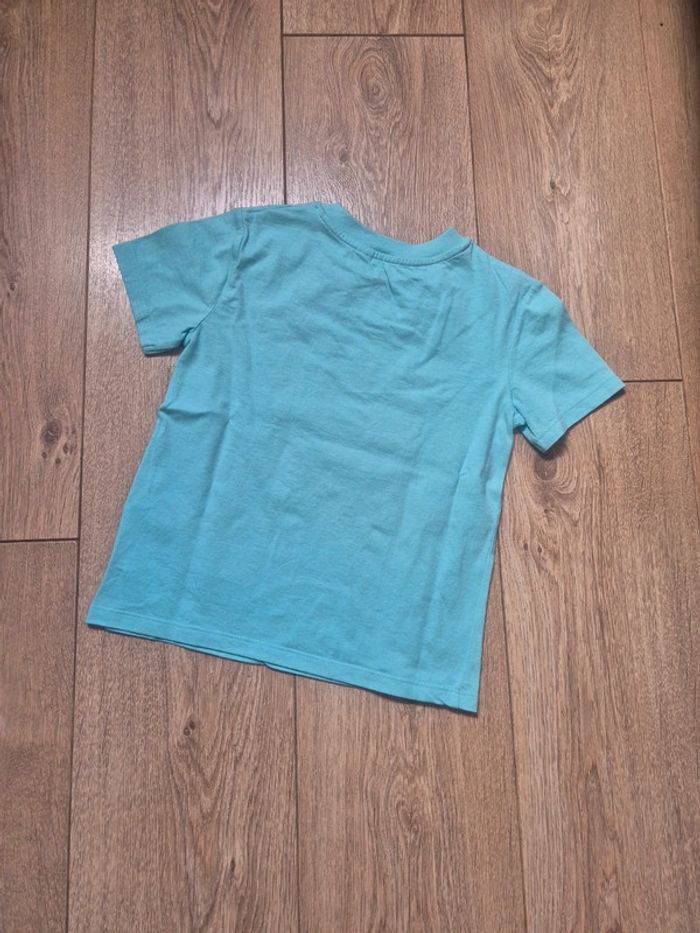 Tee-shirt MC okaidi 5 ans en très bon état - photo numéro 2