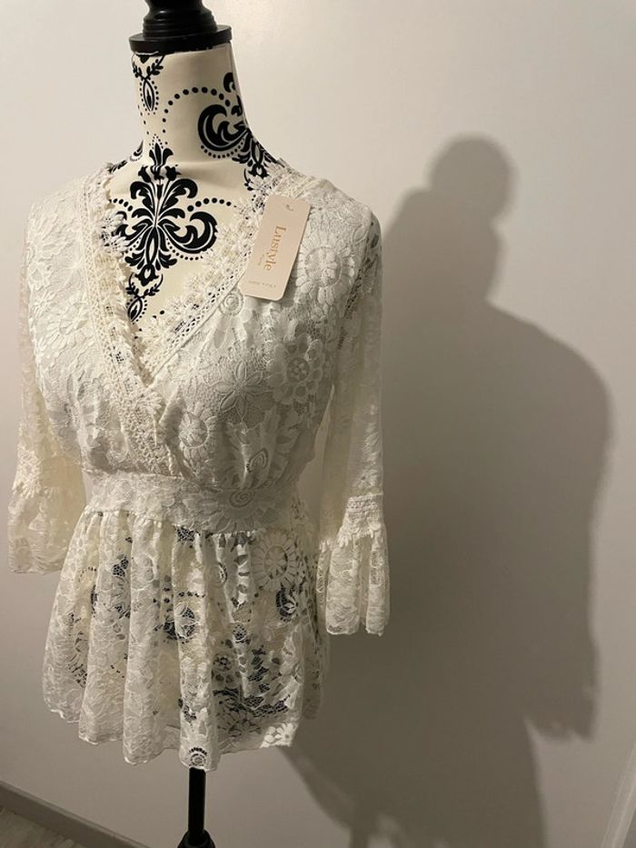 Blouse à manches 3/4 blanc à dentelle col V cache cœur taille élastique neuf lustyle taille 38 - photo numéro 3