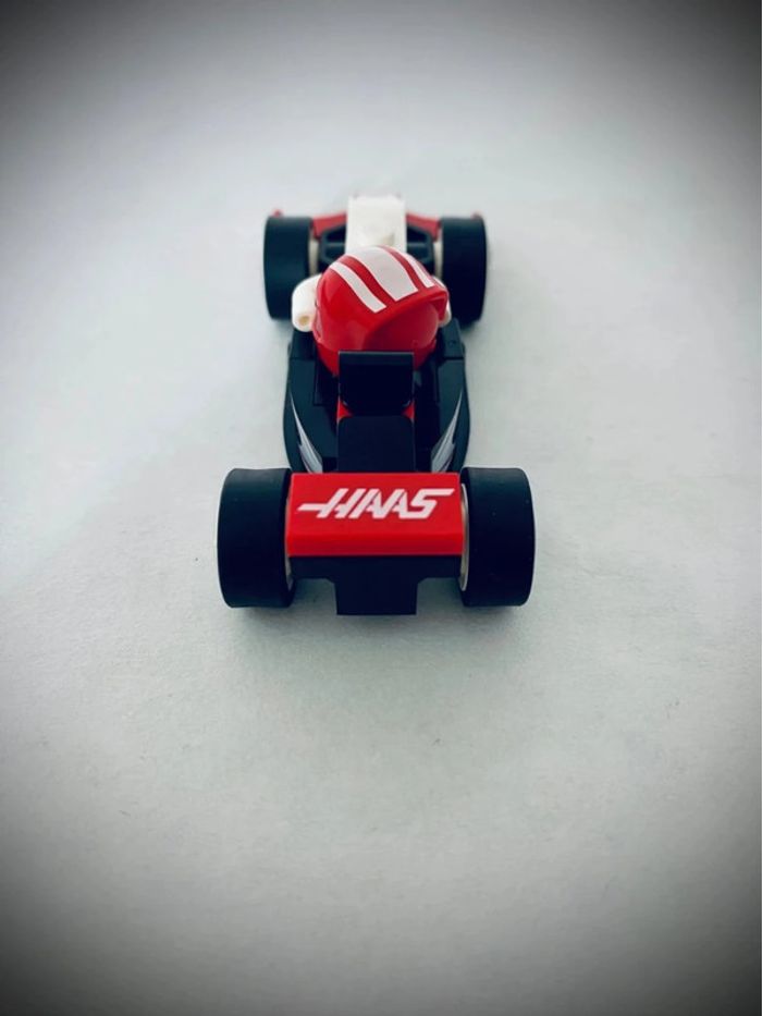 Minifigurine LEGO Série Formule 1 (71049) - N 10 Haas - Très bon état - photo numéro 4