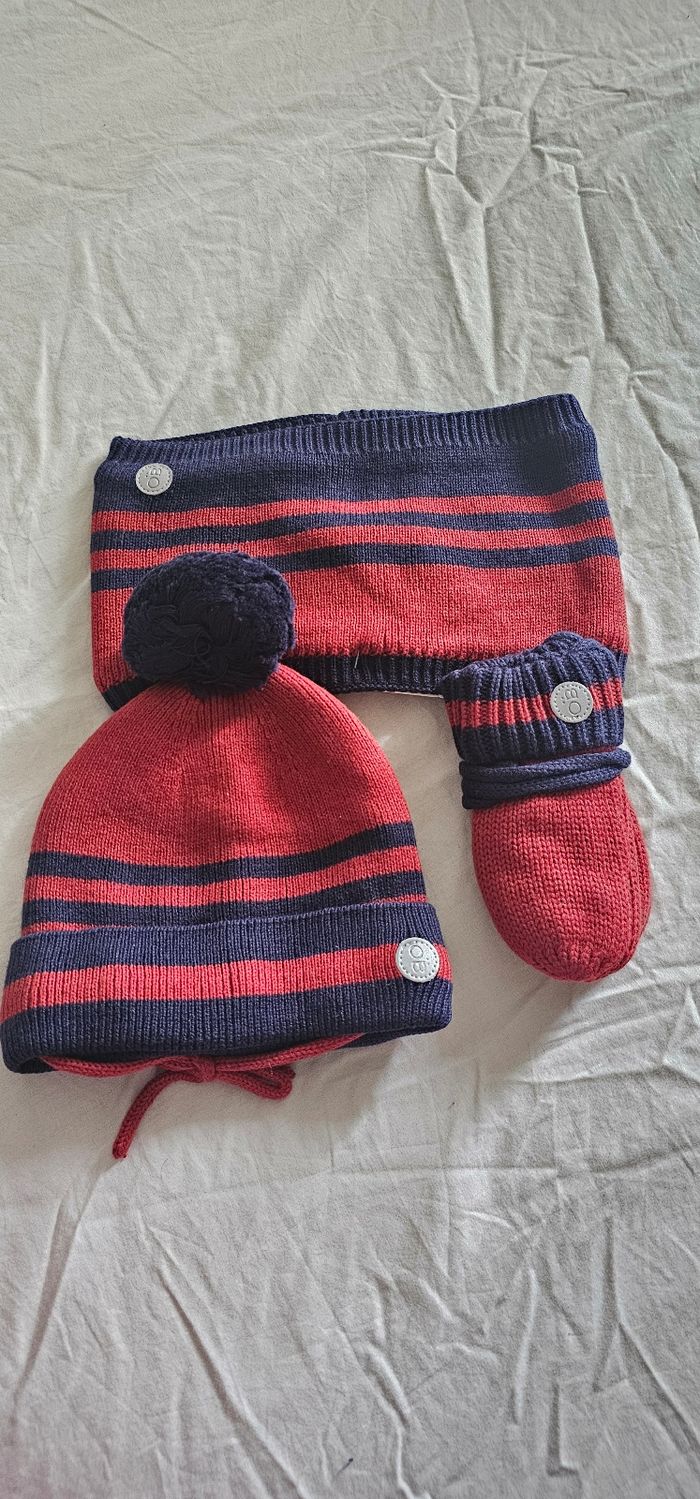 Lot bonnet snood et moufles neuf - photo numéro 3