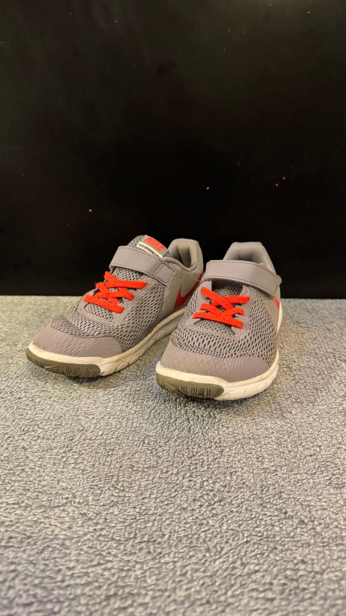 Chaussures nike révolution 4 taille 33 (sans boite) - photo numéro 2