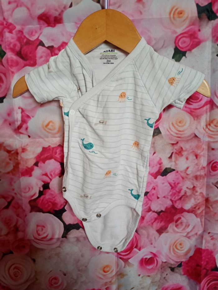 Lot bodies 3 mois - photo numéro 2