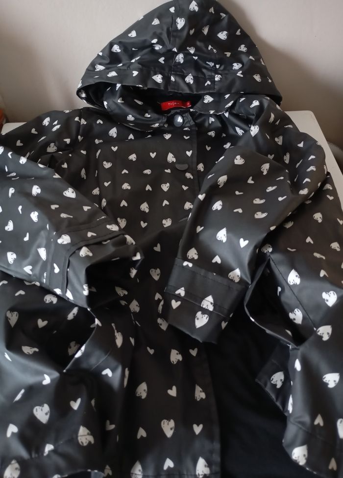 Imperméable ciré long . 8 ans. Noir gris anthracite,coeurs blancs . Tissaia. Coton polyester . État neuf - photo numéro 2