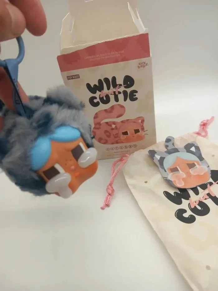 Crybaby Wild but Cutie Series Vinyl Plush Pendant Denim Cutie - photo numéro 7