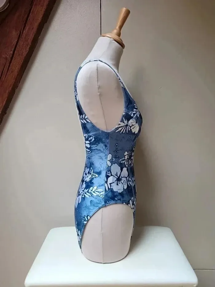Maillot de bain une pièce bleu fleuri - photo numéro 3