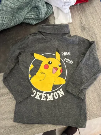 Sous pull Pokémon pikachu