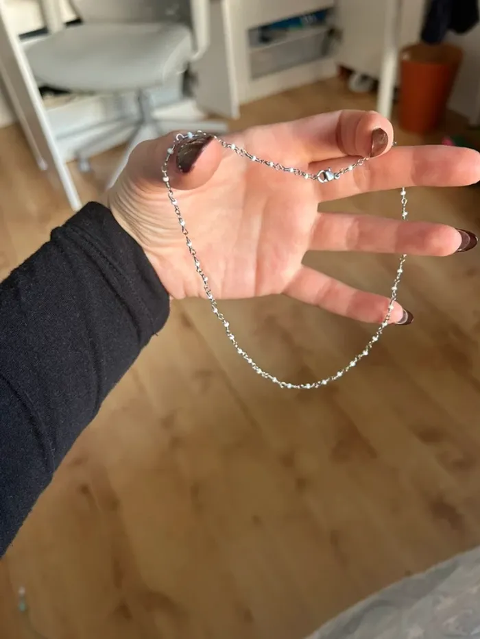 Collier ras-de-cou avec petites perles - photo numéro 3