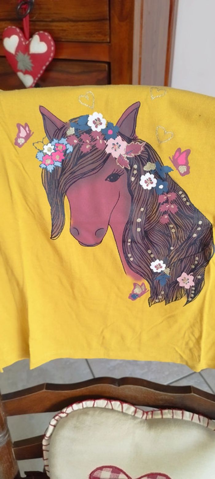 Haut manches longues C&A fille 10 ans. Très bon état - photo numéro 2