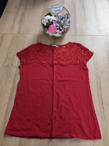Haut rouge dentelle