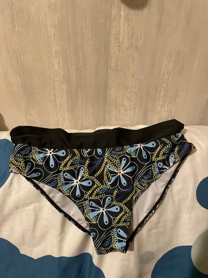 Maillot de bain, deux pièces - photo numéro 4