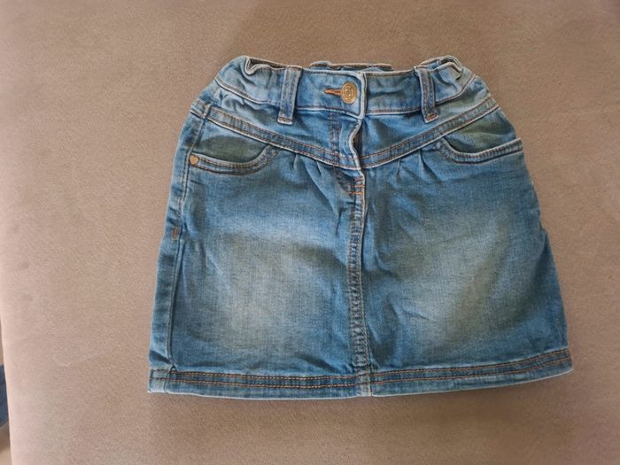Jupe taille 4 ans tape a l’oeil