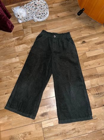 Pantacourt en velours vert bon état mango 10 ans /140cm