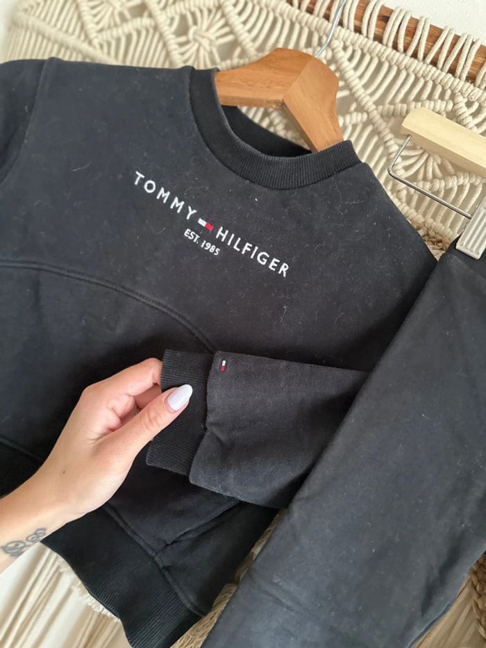 Ensemble noir Tommy Hilfiger taille 98 - photo numéro 2