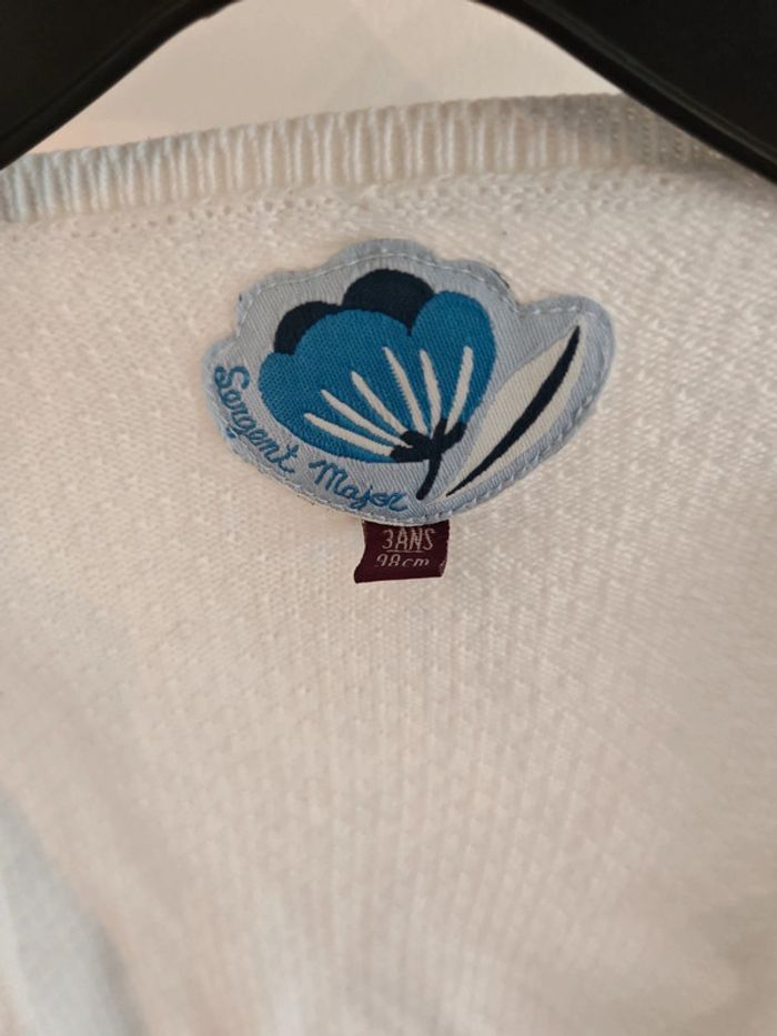 Gilet blanc et fleurs bleues 3 ans - photo numéro 2