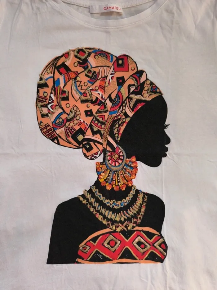 👕 T-shirt Camaïeu blanc – Motif femme africaine – Taille M/L - photo numéro 2