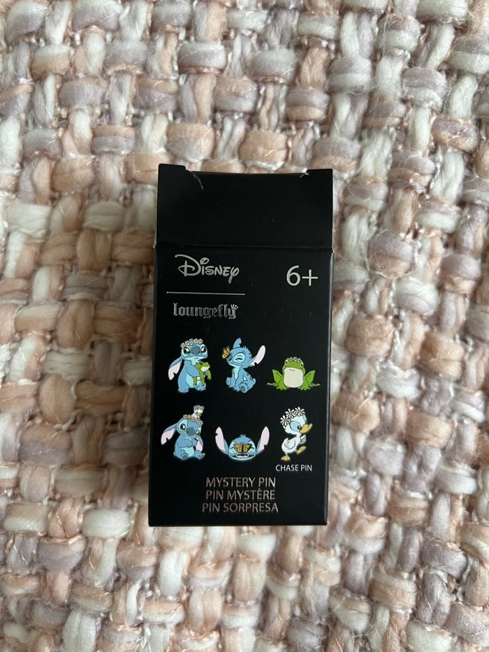 Pin Loungefly Disney Stitch Springtime - photo numéro 6