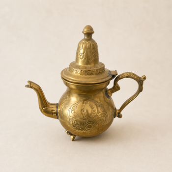Théière Orientale Vintage en Laiton Ciselé