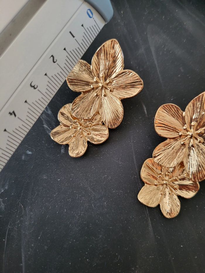 Boucle d'oreille acier inoxydable fleur doré - photo numéro 3