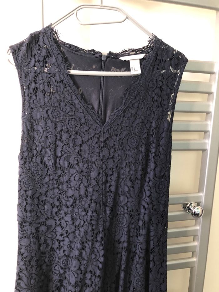Robe en dentelle bleu marine Taille M - photo numéro 3