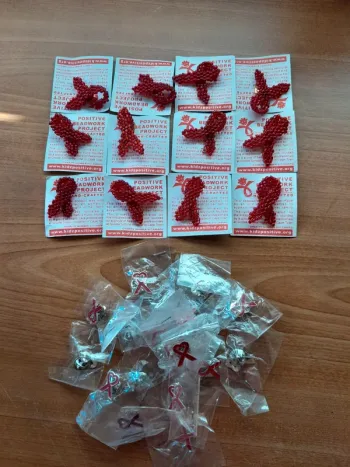 Pins broche ruban rouge cancer soutien