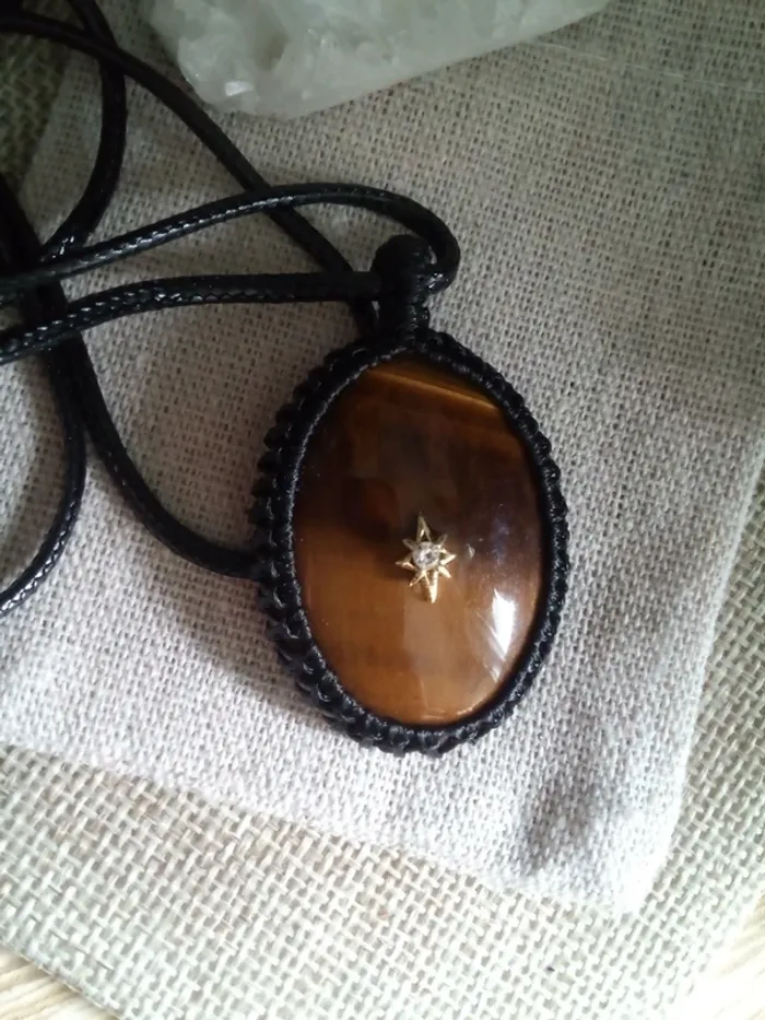 Collier pierre oeil de tigre naturelle tissage macramé noir