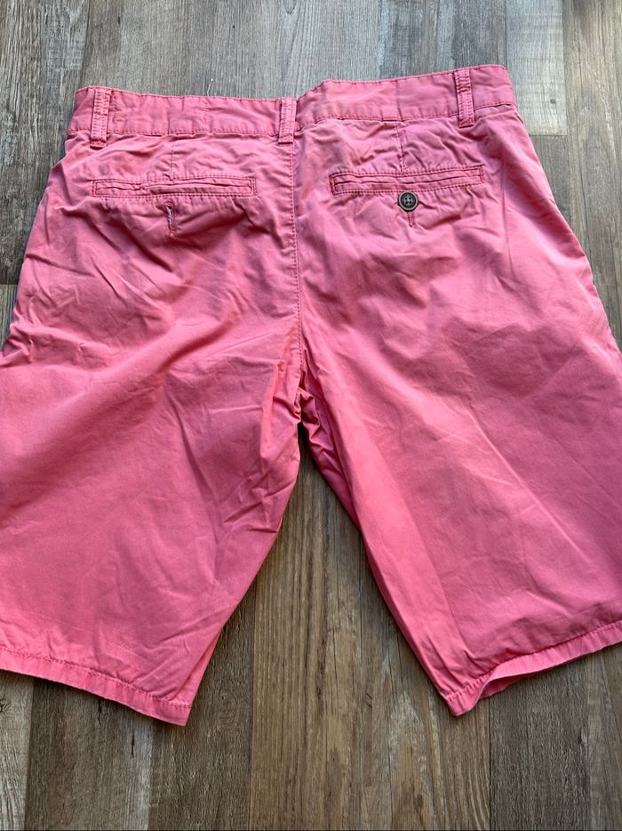 - Short Chino (A) - Taille 40 - bon état, petite tache - photo numéro 2
