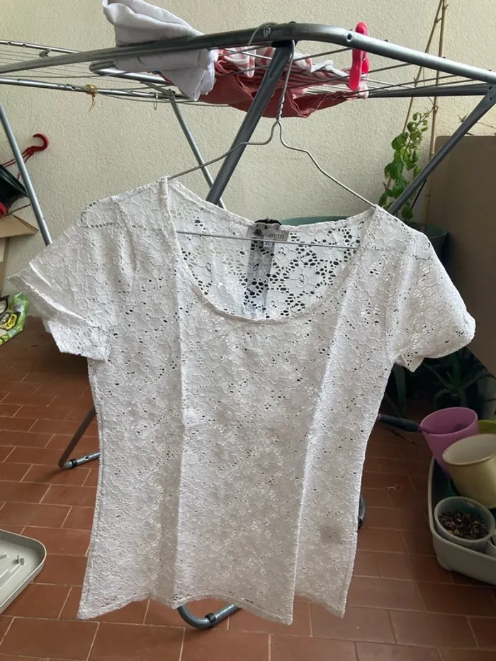 T-shirt tout en transparence, taille M