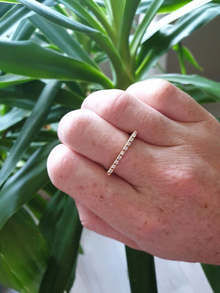 Bague fine fil carré plaqué or et oxydes de zirconium Taille 56 neuve