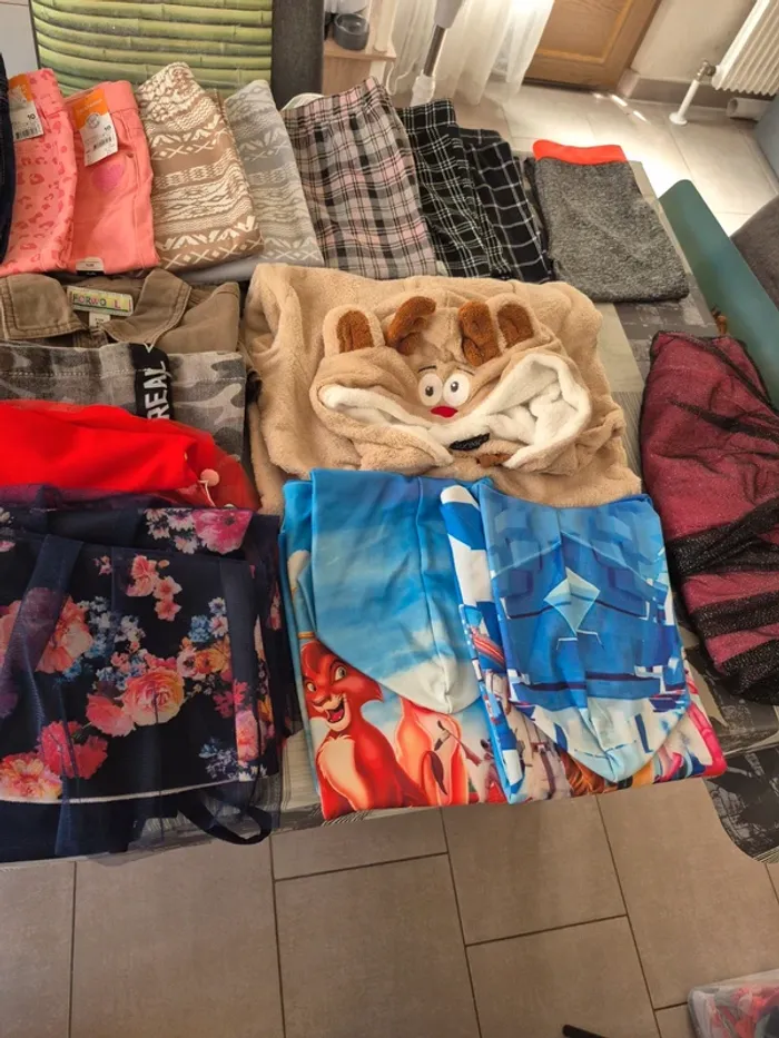 Lot de vêtements fille 9/10 ans - photo numéro 5