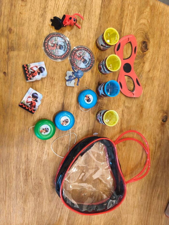 Lot de petits jouets Miraculous LadyBug
