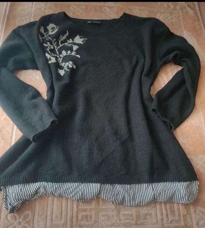 Pull noir avec fleurs brodées taille 44 , Bodyflirt